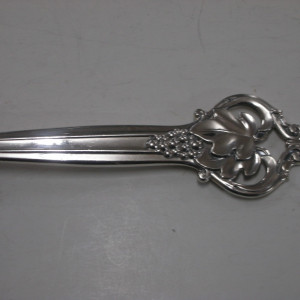 Various silver cutlery